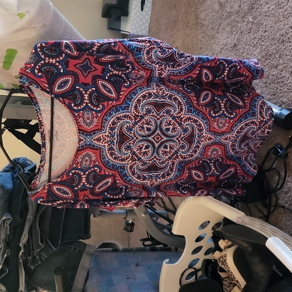 Women's Top - Picture 2 of 2